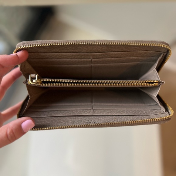 Chanel Pink Lambskin with white crisscross embroidery wallet - Picture 2 of 6